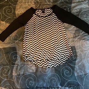 Black and white chevron size small